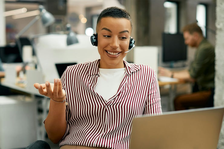 An IT support employee from a managed IT services provider is assisting an accounting firm employee with a login issue on one of her business applications.