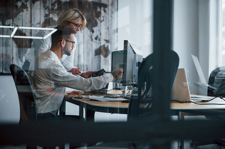 Two lawyers meeting and working on a case using their devices, emphasizing how dependable IT support enhances collaboration, workflow efficiency, and data protection.