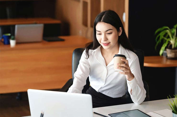 A female marketing director smiles as she seamlessly accesses her Microsoft 365 cloud applications, securely reviewing and approving files sent by her team while tracking assigned tasks and monitoring progress in real time, ensuring smooth collaboration and efficient project management.