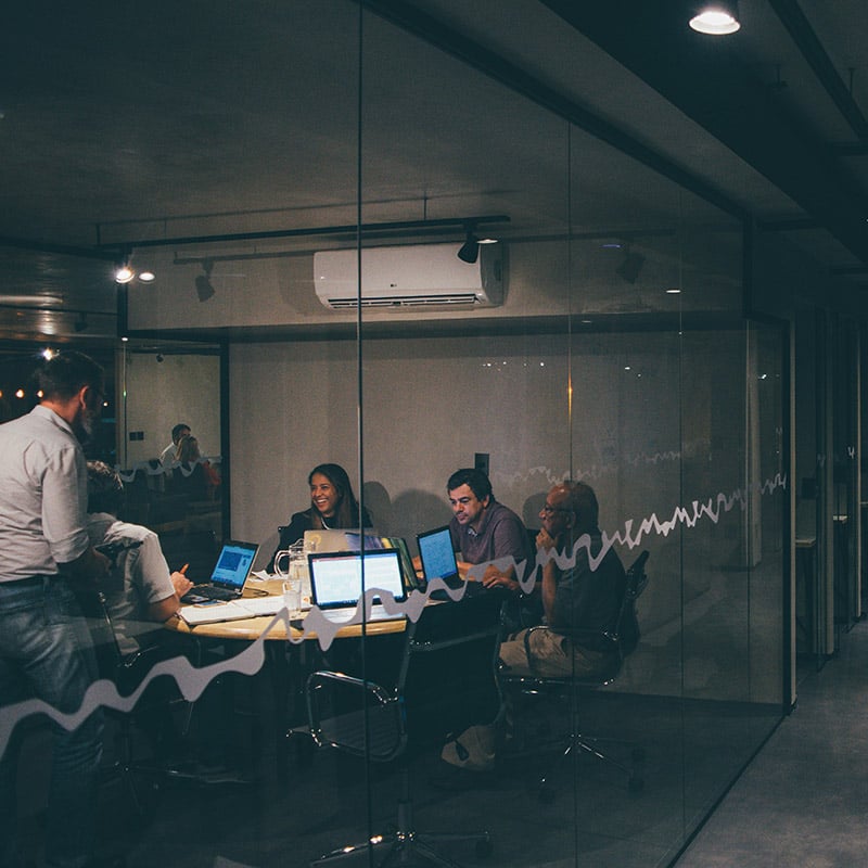 Picture of a team in an engineering company collaborating over devices and apps safeguarded by Microsoft Entra