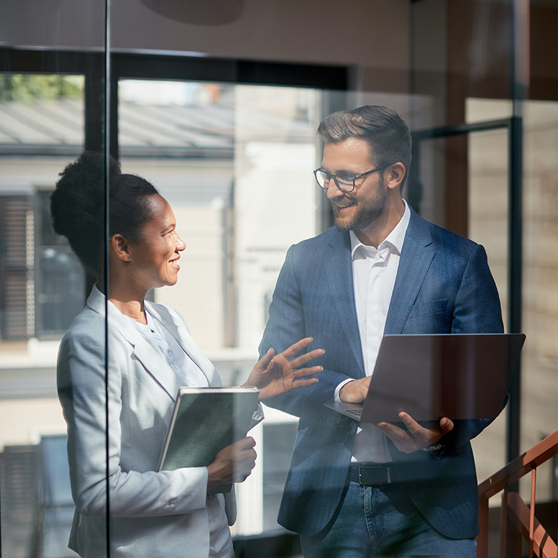 Picture of employee from an organization collaborating safely with external partners through controlled access to resources using Microsoft Entra External ID