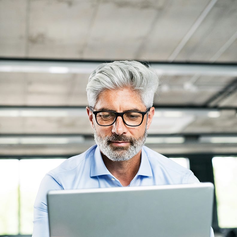 An office worker focuses intently on his work and is able to smoothly access the systems he needs without any delay.